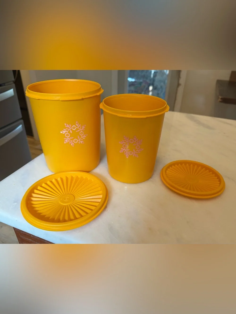 Like New Vintage Tupperware Set of two excellent Condition
